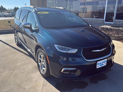 Used 2023 Chrysler Pacifica Limited