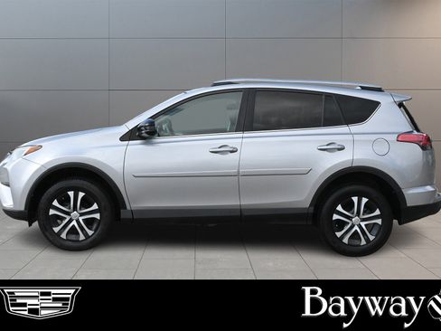 Used 2017 Toyota RAV4 LE image 4