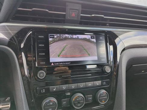 Used 2022 Volkswagen Passat 2.0T R-Line image 13