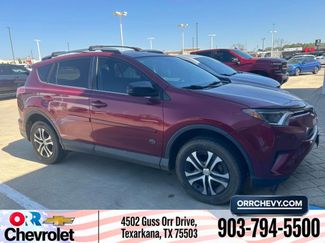 Used 2018 Toyota RAV4 LE video 1