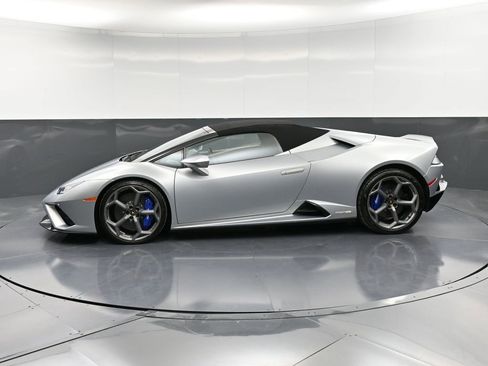 Used 2022 Lamborghini Huracan EVO image 2