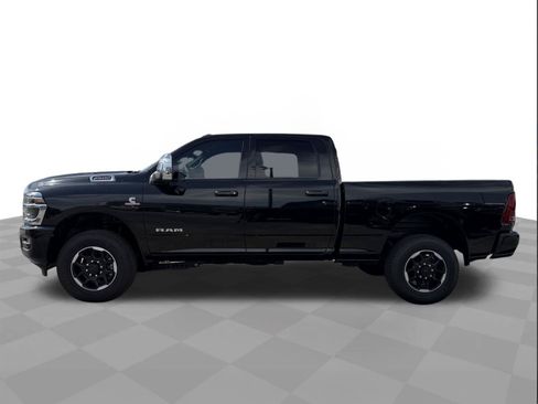 Used 2025 RAM 2500 Laramie AWD/4WD image 2
