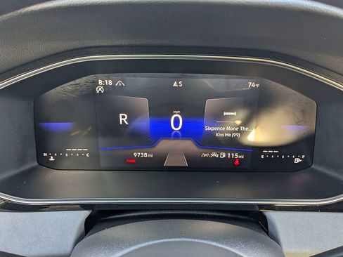 Used 2025 Volkswagen Jetta SE w/ Sunroof Package FWD image 28