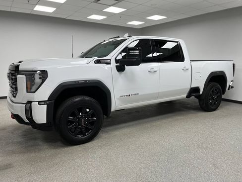Used 2024 GMC Sierra 2500 AT4 w/ AT4 Preferred Package AWD/4WD image 6