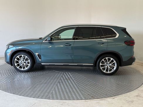 Used 2024 BMW X5 xDrive40i w/ Premium Package AWD/4WD image 2