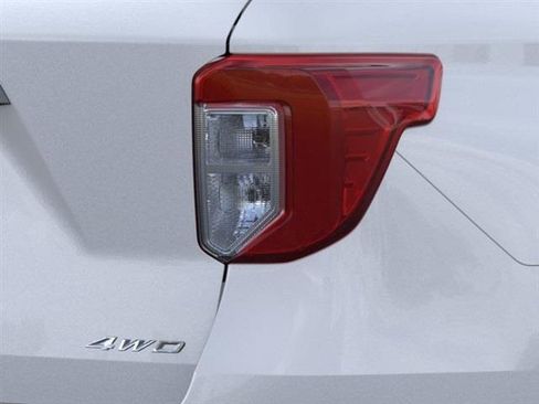 New 2024 Ford Explorer XLT w/ Equipment Group 202A image 21