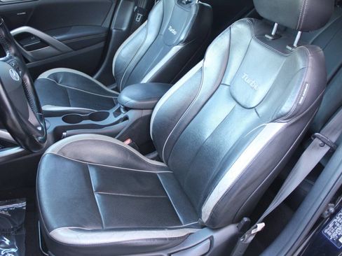 Used 2015 Hyundai Veloster Turbo FWD image 11