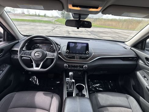 Used 2024 Nissan Altima 2.5 SV FWD image 12