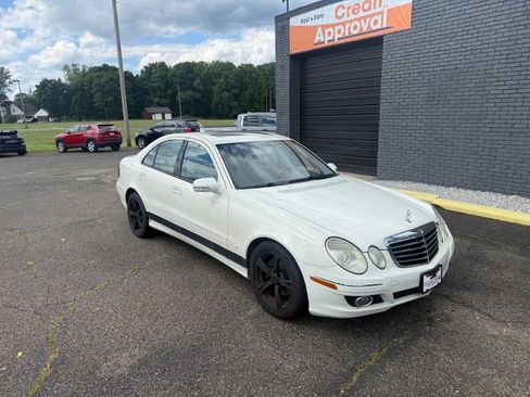 Used 2009 Mercedes-Benz E 350 4MATIC Sedan image 3