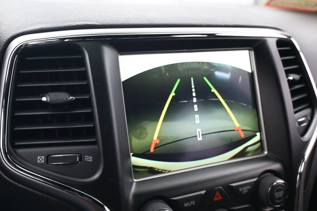 Used 2018 Jeep Grand Cherokee Altitude RWD image 18
