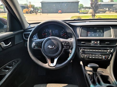 Used 2018 Kia Optima LX w/ 17" Alloy Wheels Package FWD image 9