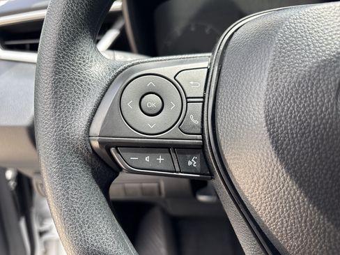 Used 2025 Toyota Corolla LE FWD image 18
