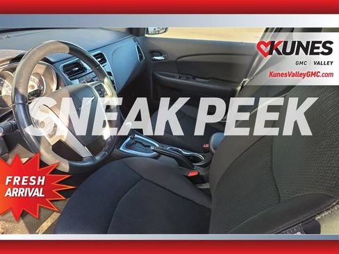 Used 2013 Chrysler 200 Touring FWD image 3