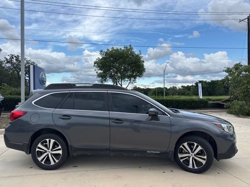 Used 2018 Subaru Outback 2.5i Limited AWD/4WD image 2