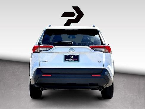 Used 2021 Toyota RAV4 LE FWD image 7