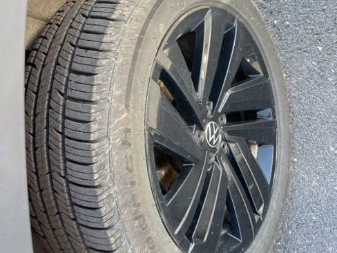 Certified 2023 Volkswagen Atlas Cross Sport SE w/ Panoramic Sunroof Package image 9