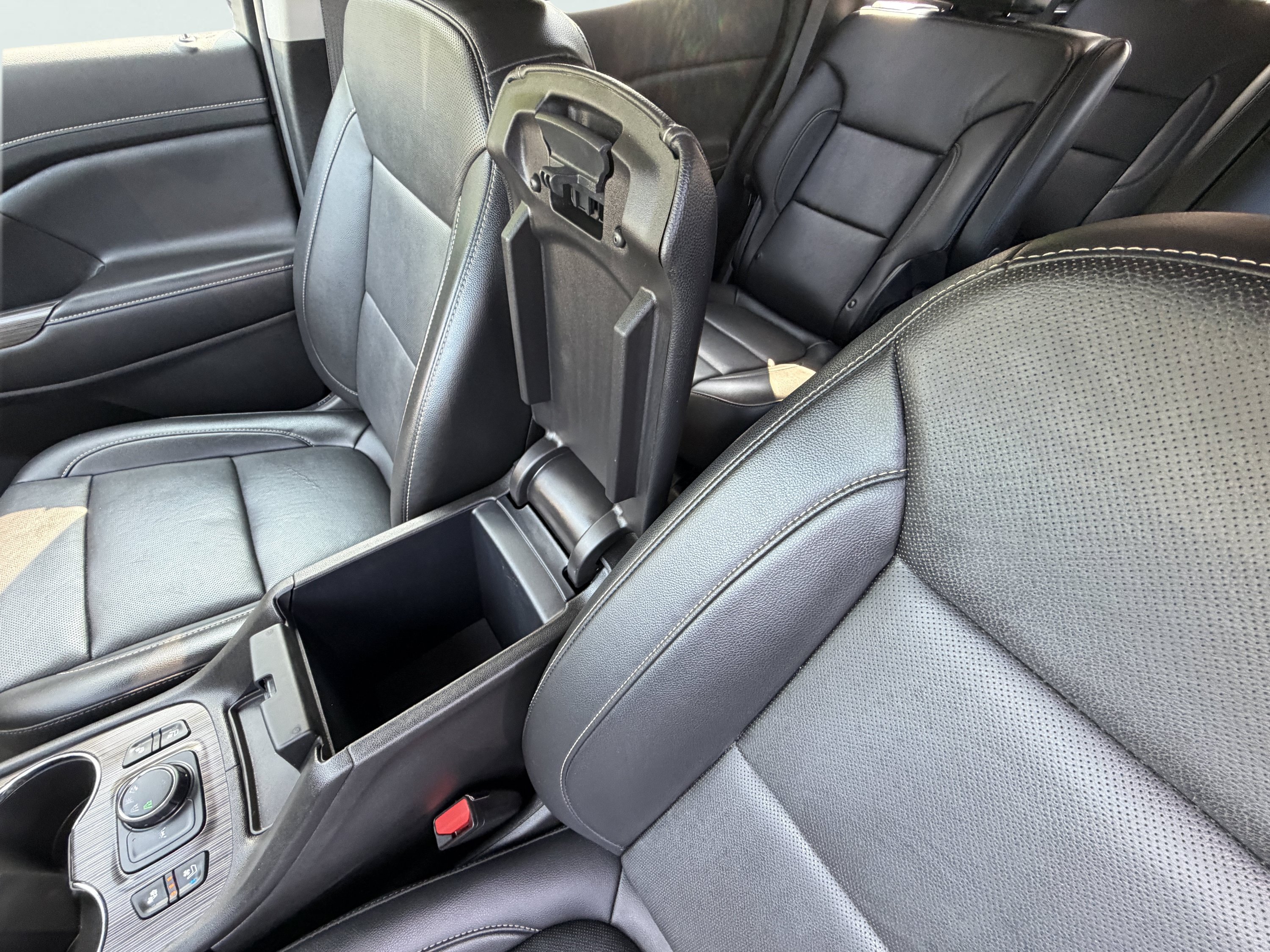 Used 2023 GMC Acadia SLT w/ Preferred Package AWD/4WD image 37