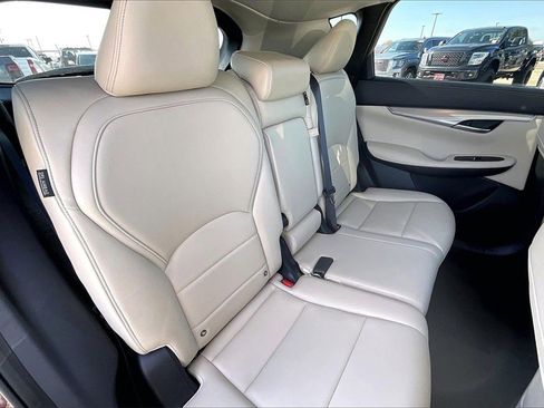 Used 2021 INFINITI QX50 Essential image 22