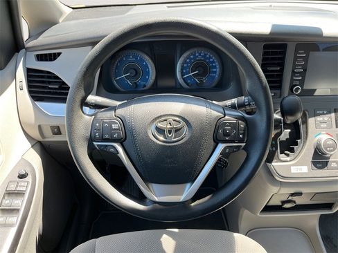 Used 2020 Toyota Sienna L w/ Carpet Mat Package image 12