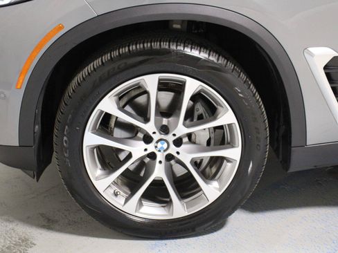 Used 2024 BMW X5 xDrive40i w/ Premium Package AWD/4WD image 39