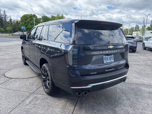 Used 2025 Chevrolet Suburban Premier AWD/4WD image 6