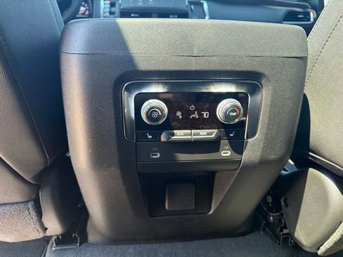 Used 2024 GMC Yukon SLT w/ SLT Premium Package AWD/4WD image 23
