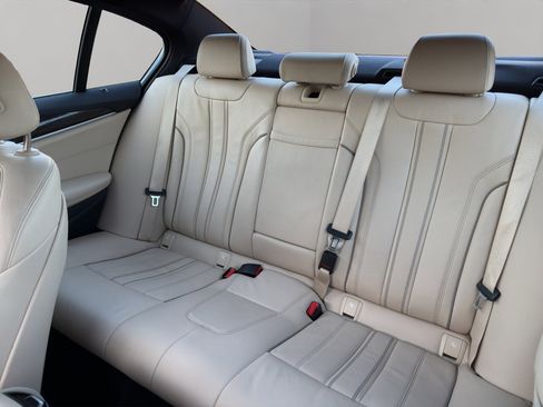 Used 2019 BMW 530i xDrive w/ Convenience Package image 13