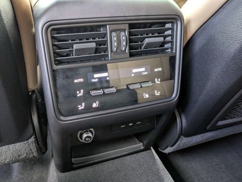 Used 2025 Porsche Cayenne AWD/4WD image 15