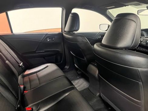 Used 2017 Honda Accord Sport image 14