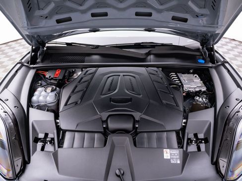 Certified 2025 Porsche Cayenne Turbo GT AWD/4WD image 31