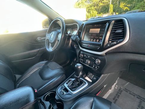 Used 2016 Jeep Cherokee Trailhawk w/ Comfort/Convenience Group image 11