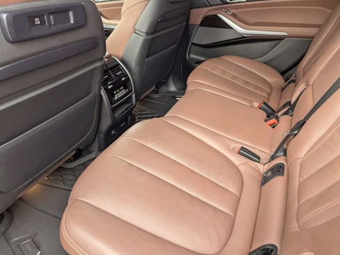 Used 2020 BMW X7 xDrive40i w/ Premium Package image 16