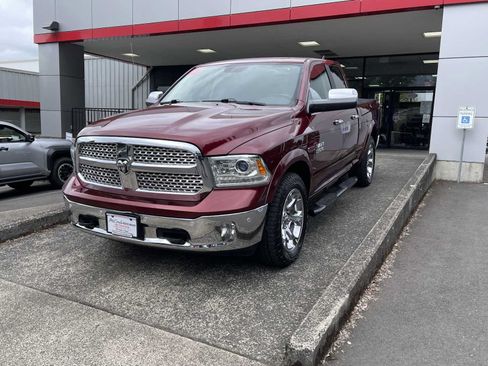 Used 2017 RAM 1500 Laramie w/ Convenience Group AWD/4WD image 3