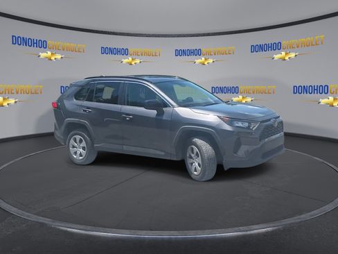 Used 2019 Toyota RAV4 LE FWD image 5