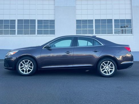 Used 2015 Chevrolet Malibu LT w/ Power Convenience Package image 4