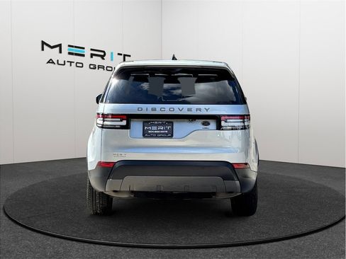 Used 2018 Land Rover Discovery SE image 8