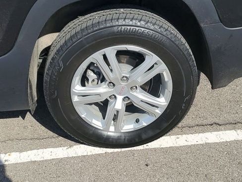 Used 2024 GMC Terrain SLE w/ Driver Convenience Package image 34