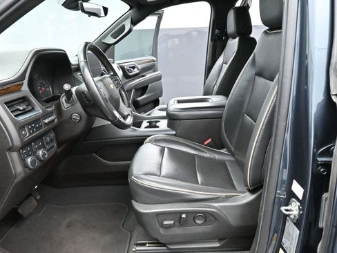 Used 2021 Chevrolet Tahoe Premier w/ Premium Package image 16