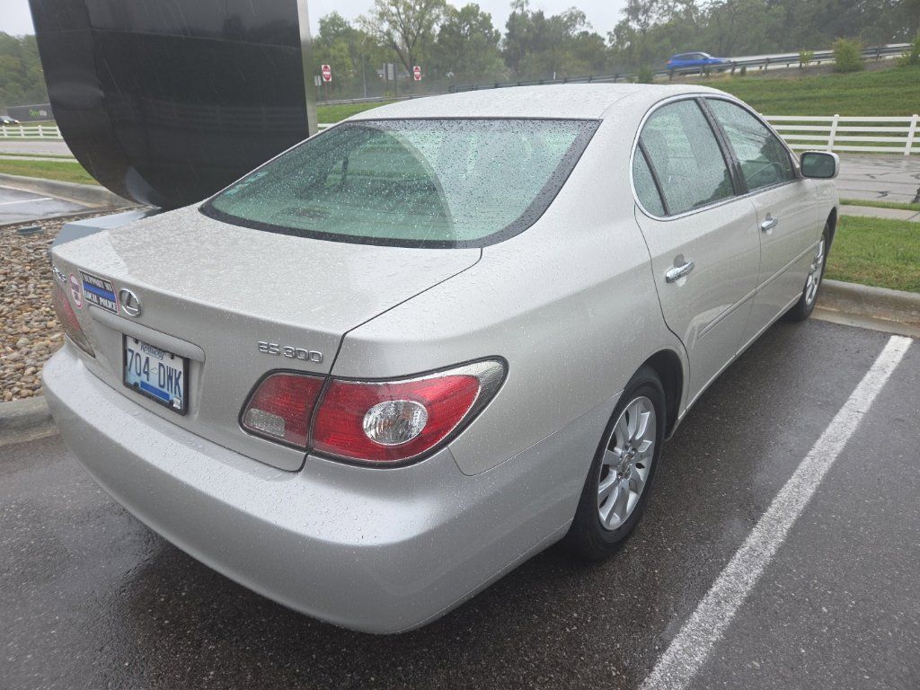 Used 2003 Lexus ES 330 w/ Premium Pkg FWD image 5