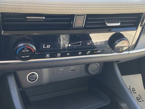 Used 2023 Nissan Rogue SV image 22