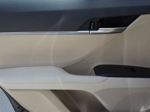 Used 2021 Toyota Camry LE image 29