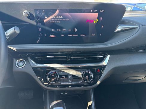 Used 2025 Buick Envista Sport Touring image 18