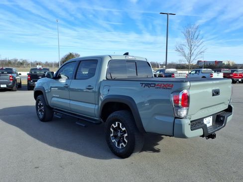 Used 2022 Toyota Tacoma TRD Off-Road image 5