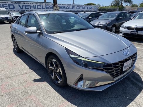 Used 2022 Hyundai Elantra SEL w/ Convenience + Premium Package FWD image 7