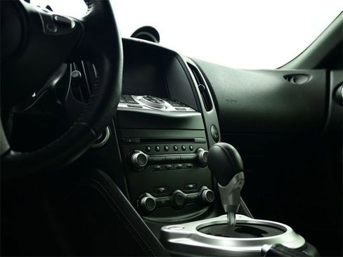 Used 2020 Nissan 370Z Touring Sport image 7