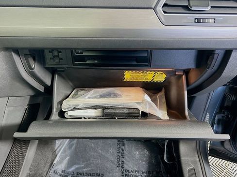 Used 2020 Volkswagen Tiguan SE w/ Panoramic Sunroof Package image 30