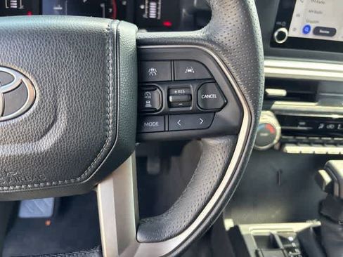 Used 2025 Toyota 4Runner SR5 AWD/4WD image 12