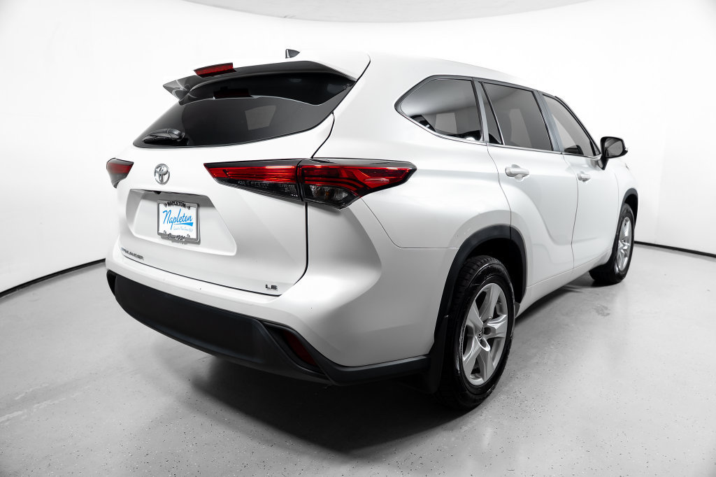 Used 2023 Toyota Highlander LE FWD image 9