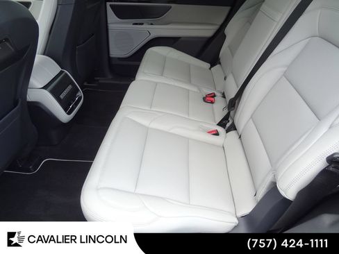 Used 2026 Lincoln Nautilus Premier AWD/4WD image 8