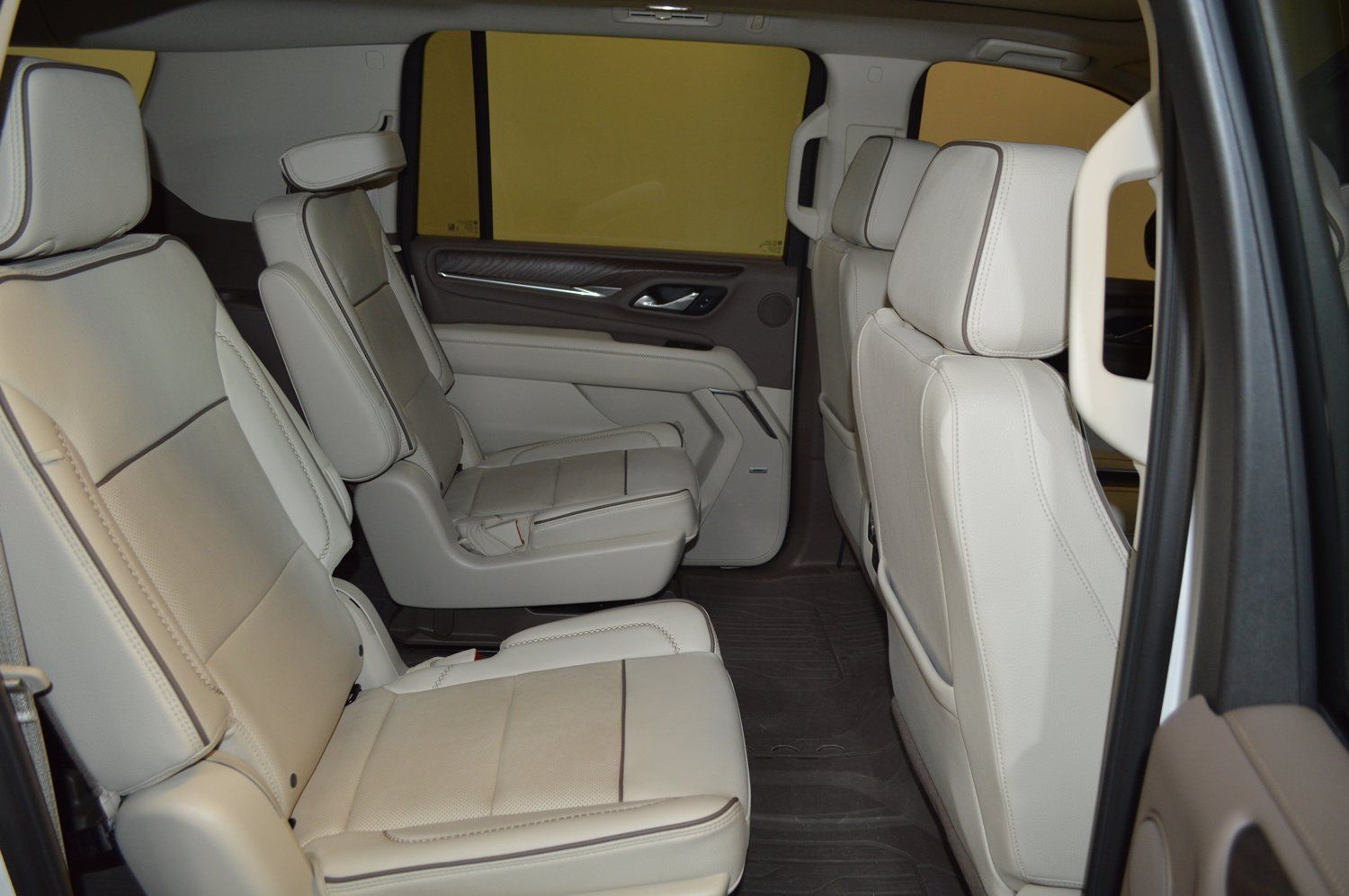 Used 2023 GMC Yukon XL Denali w/ LPO, Floor Liner Package AWD/4WD image 12
